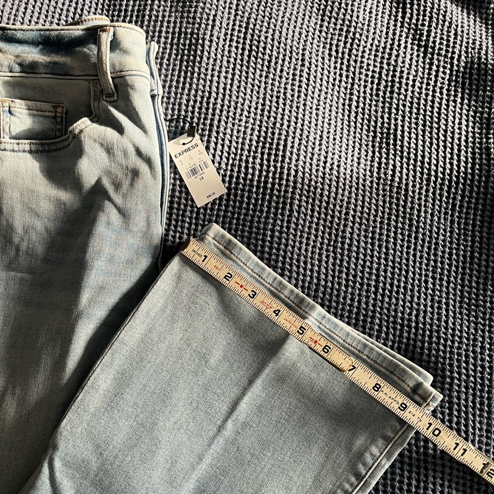 Express Curvy Flare High Rise Jeans - Picture 6 of 9